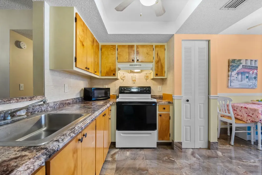 10 Willowbrook Lane Delray Beach FL 33446