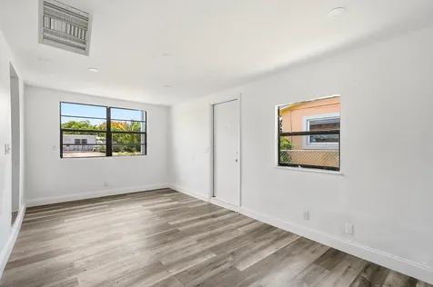 1060 SW 5th Terrace Deerfield Beach FL 33441
