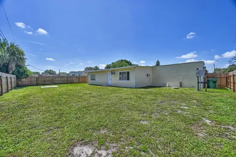5204 Deanna Lane Fort Pierce FL 34946