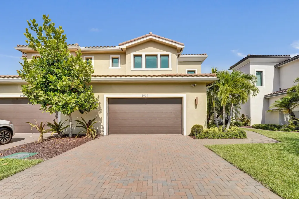 5939 Brookfield Circle W Hollywood FL 33312
