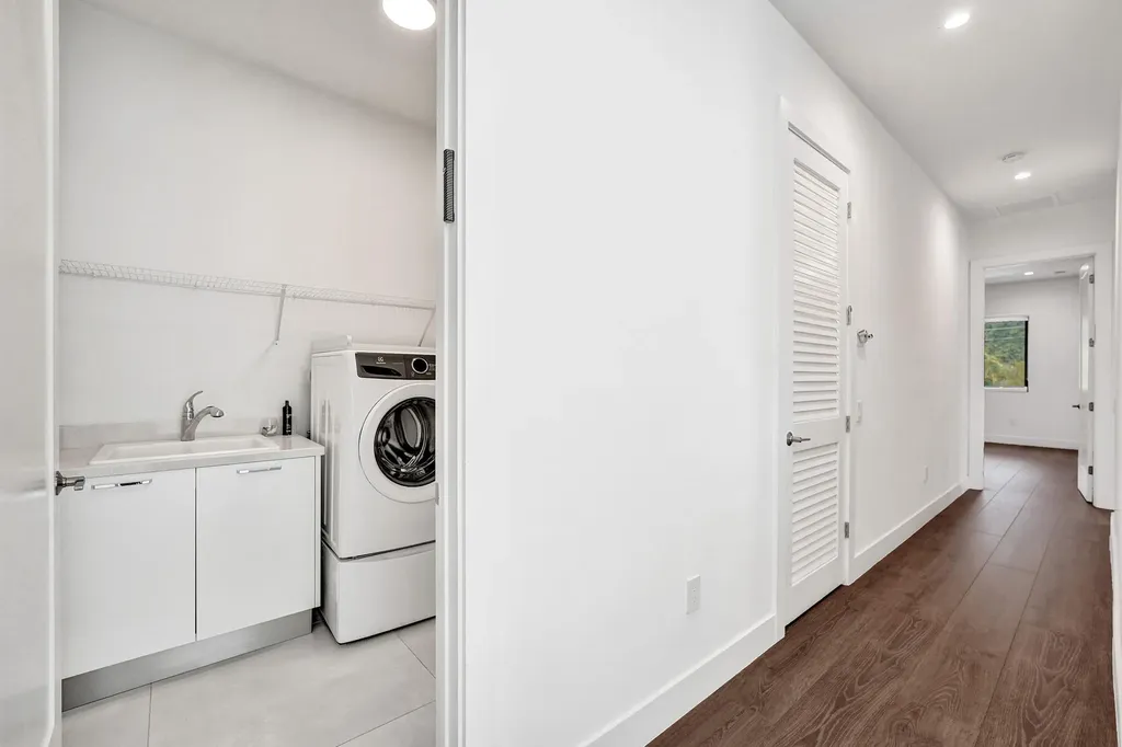 5939 Brookfield Circle W Hollywood FL 33312
