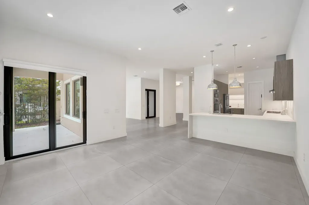 5939 Brookfield Circle W Hollywood FL 33312