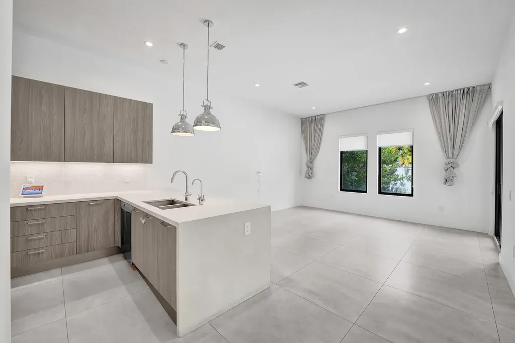 5939 Brookfield Circle W Hollywood FL 33312