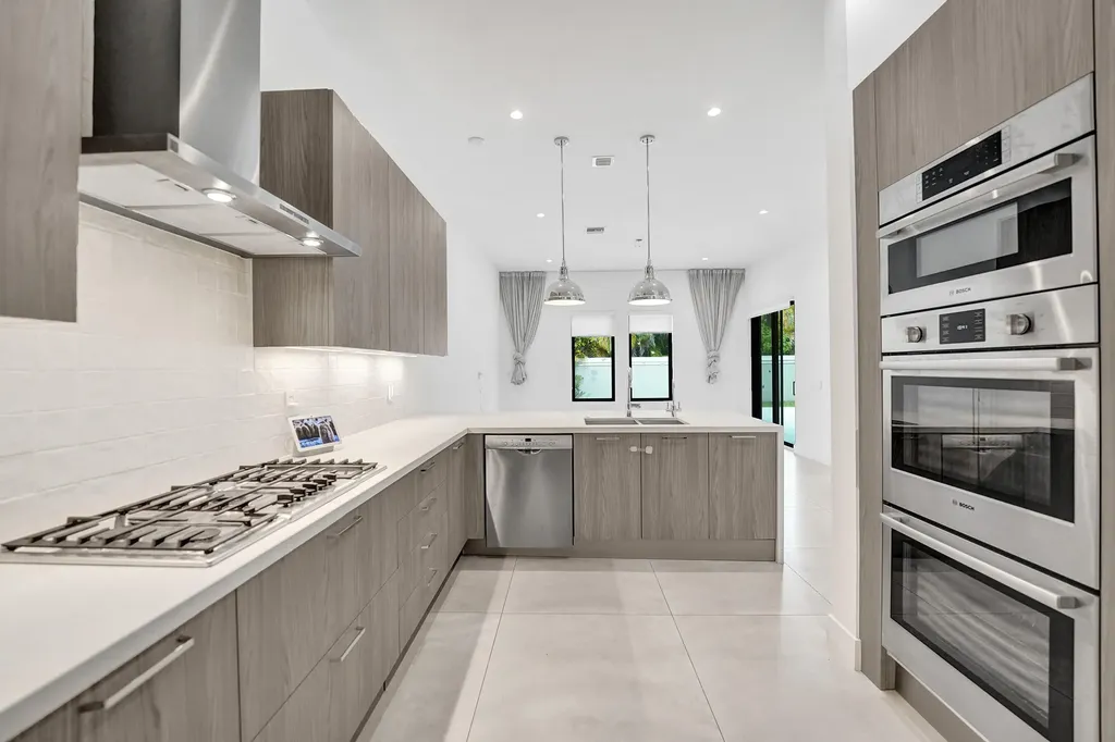 5939 Brookfield Circle W Hollywood FL 33312