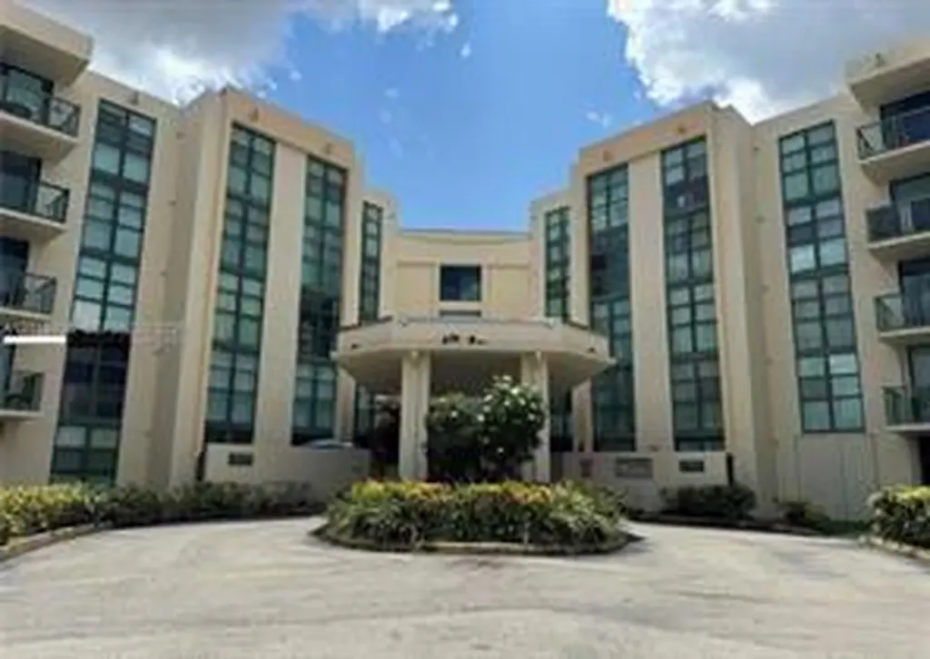 2055 SW 122nd Miami FL 33175