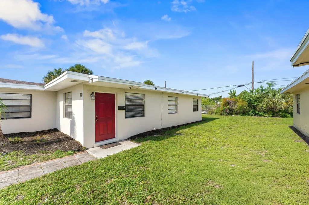 1717 NE 3rd Avenue Delray Beach FL 33444