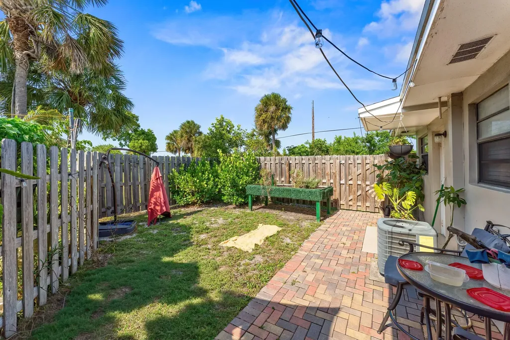 1717 NE 3rd Avenue Delray Beach FL 33444