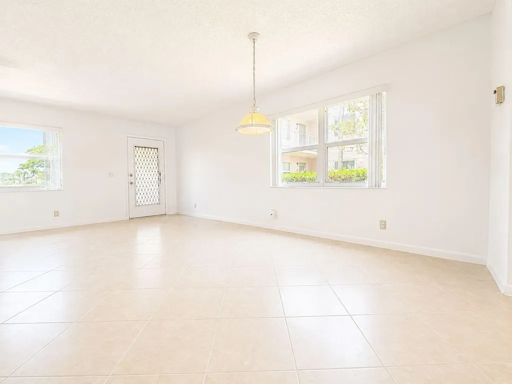 359 Capri H Delray Beach FL 33484