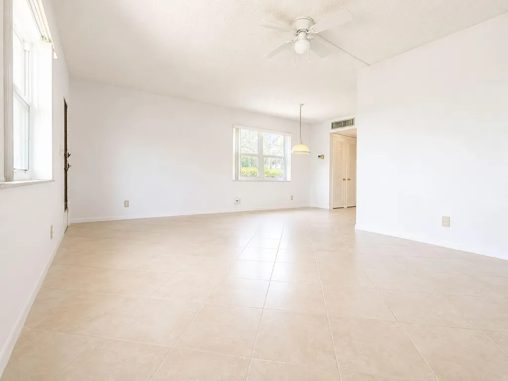 359 Capri H Delray Beach FL 33484