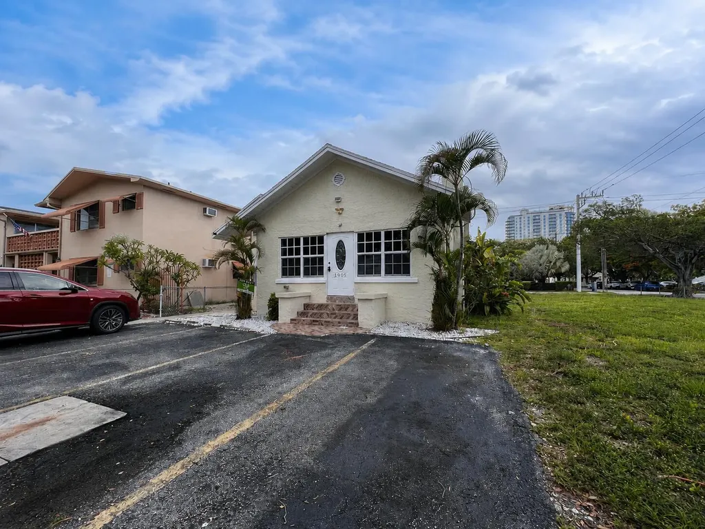 1905 Monroe Street Hollywood FL 33020