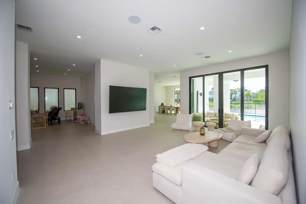 5746 Ashwood Circle W Hollywood FL 33312