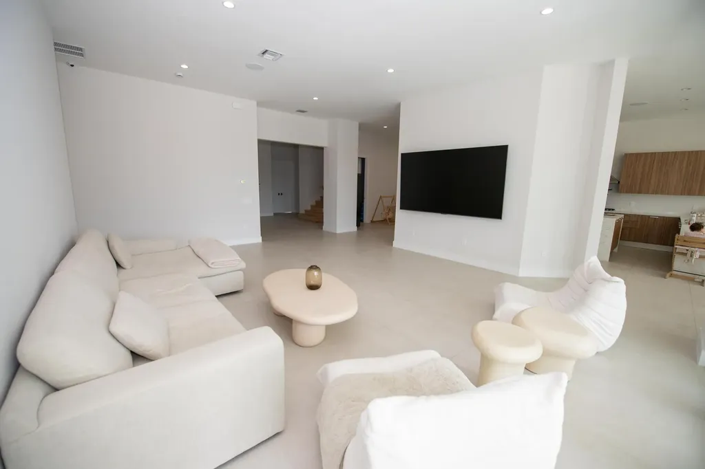 5746 Ashwood Circle W Hollywood FL 33312