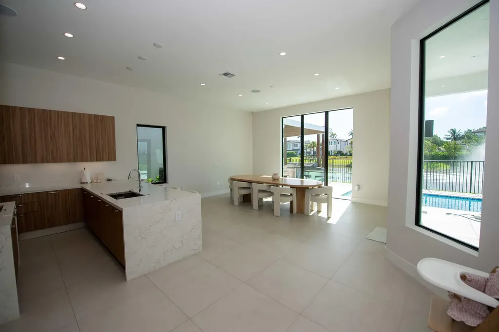 5746 Ashwood Circle W Hollywood FL 33312