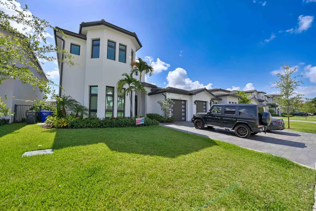 5746 Ashwood Circle W Hollywood FL 33312