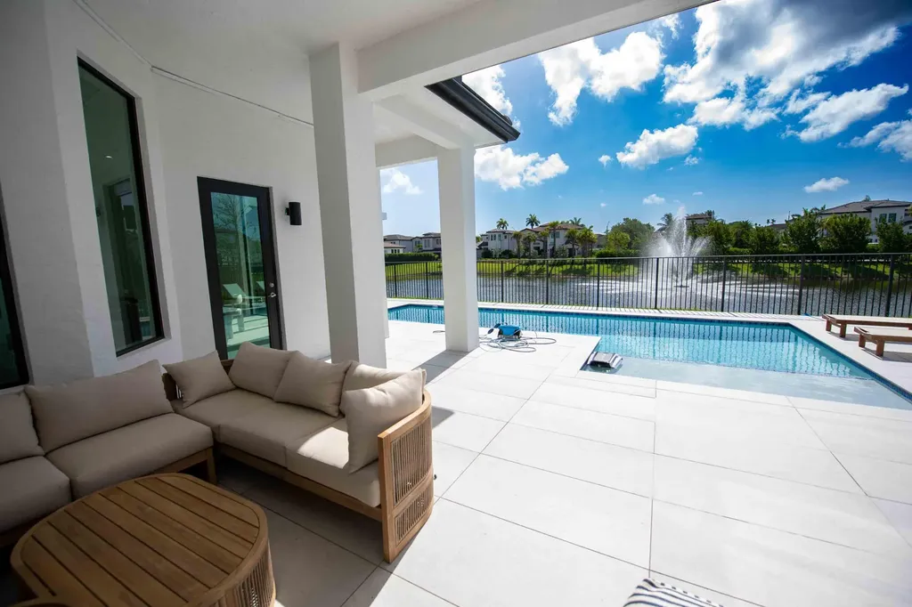 5746 Ashwood Circle W Hollywood FL 33312