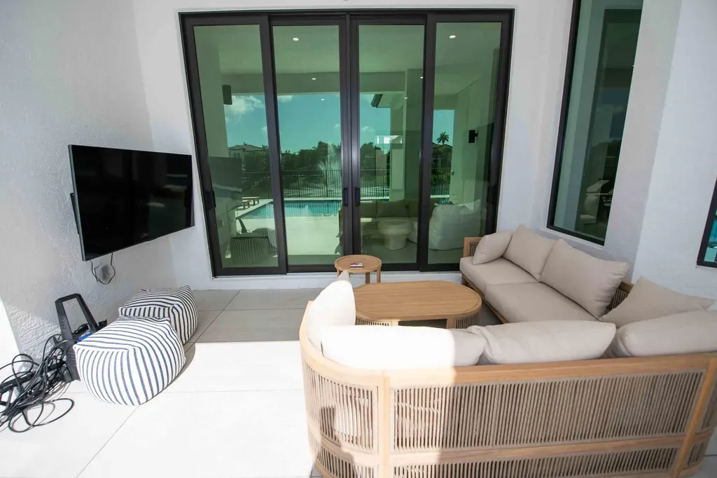 5746 Ashwood Circle W Hollywood FL 33312