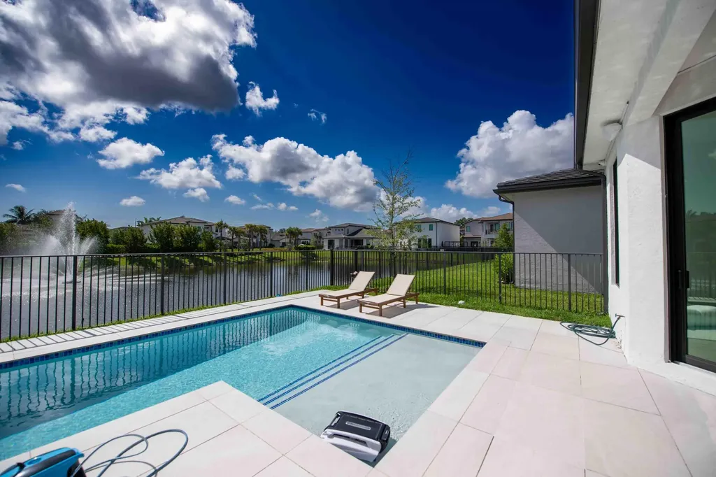 5746 Ashwood Circle W Hollywood FL 33312