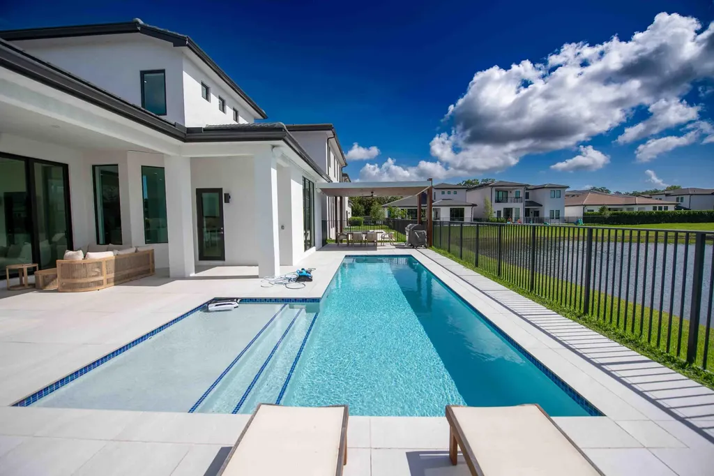 5746 Ashwood Circle W Hollywood FL 33312
