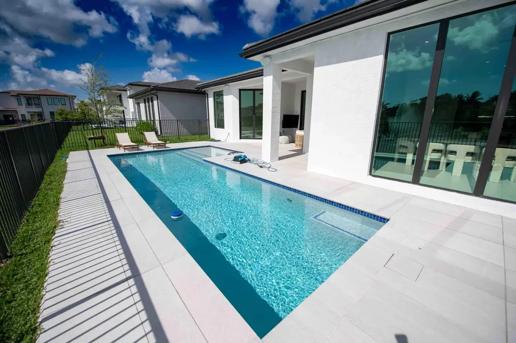 5746 Ashwood Circle W Hollywood FL 33312