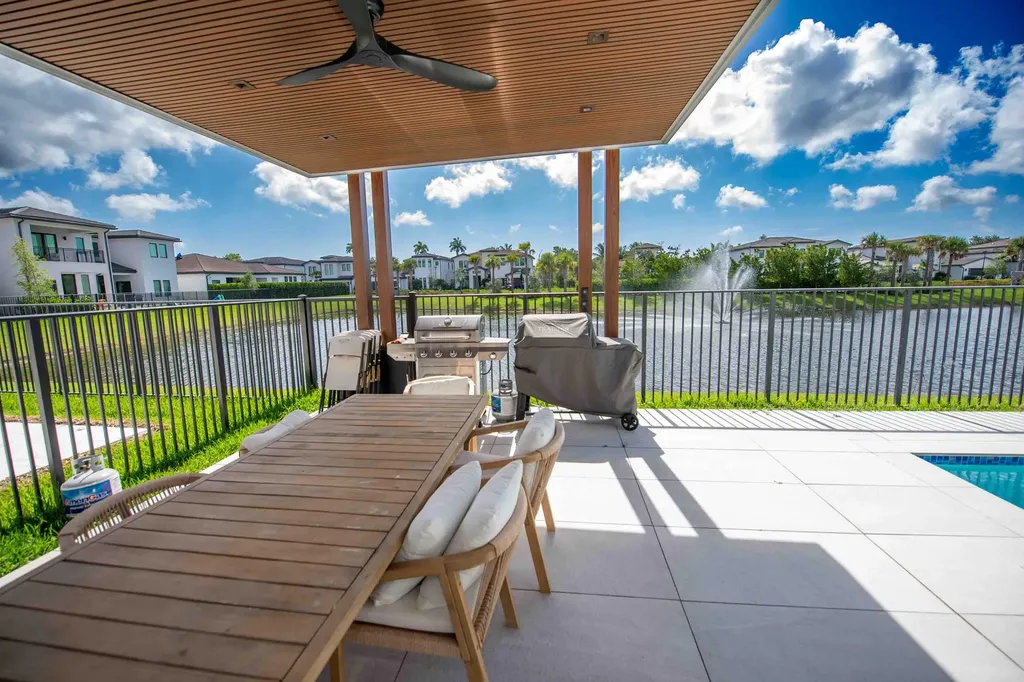 5746 Ashwood Circle W Hollywood FL 33312