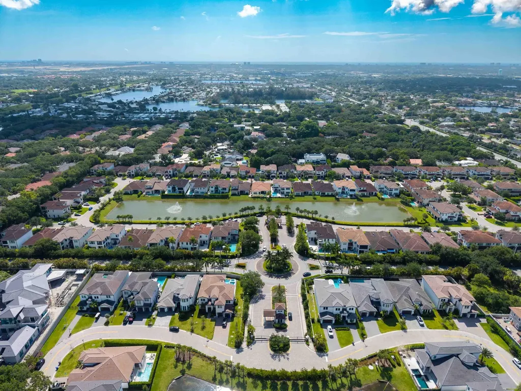 5746 Ashwood Circle W Hollywood FL 33312