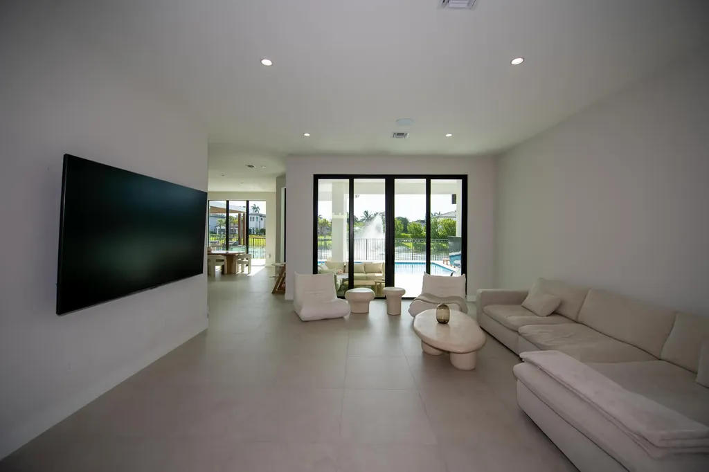 5746 Ashwood Circle W Hollywood FL 33312