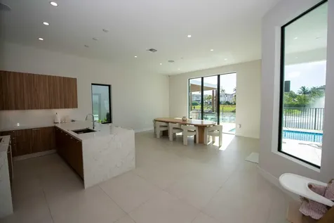5746 Ashwood Circle W Hollywood FL 33312