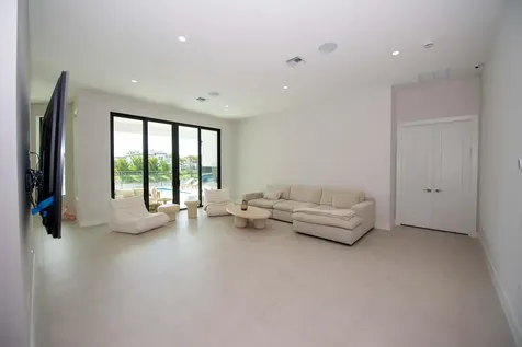 5746 Ashwood Circle W Hollywood FL 33312