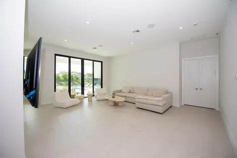 5746 Ashwood Circle W Hollywood FL 33312