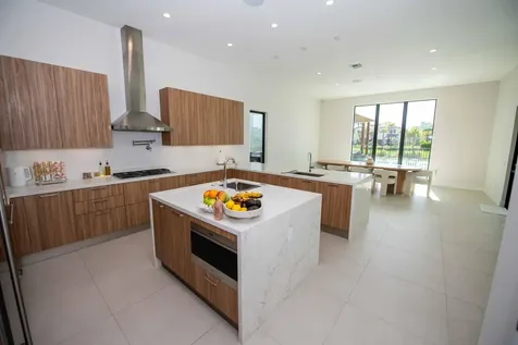 5746 Ashwood Circle W Hollywood FL 33312