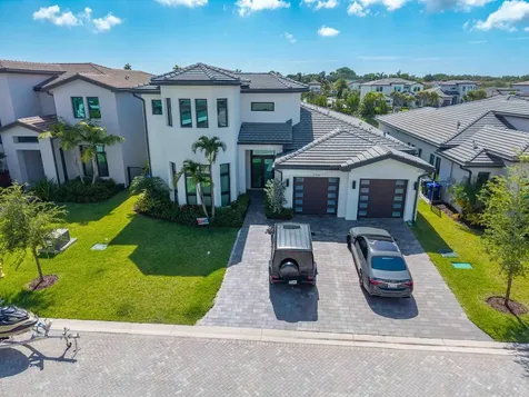 5746 Ashwood Circle W Hollywood FL 33312