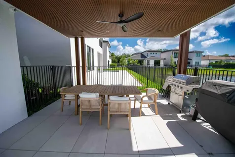 5746 Ashwood Circle W Hollywood FL 33312