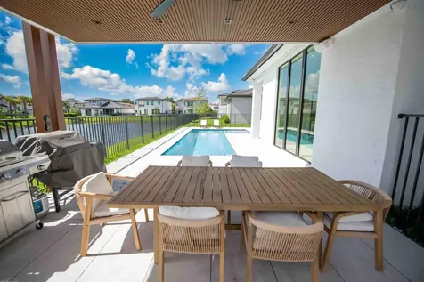 5746 Ashwood Circle W Hollywood FL 33312