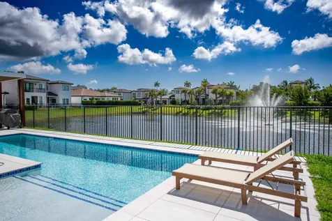 5746 Ashwood Circle W Hollywood FL 33312