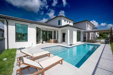 5746 Ashwood Circle W Hollywood FL 33312