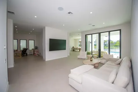5746 Ashwood Circle W Hollywood FL 33312