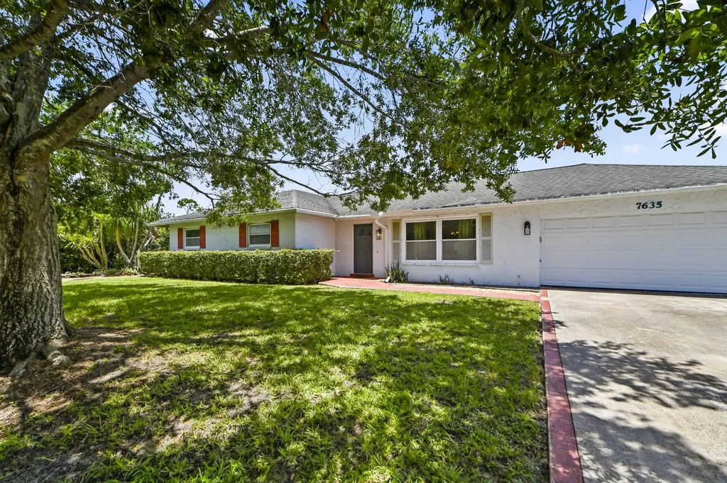 7635 Oakmont Drive Lake Worth FL 33467