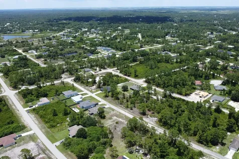 518 Cottonwood Avenue S Lehigh Acres FL 33974