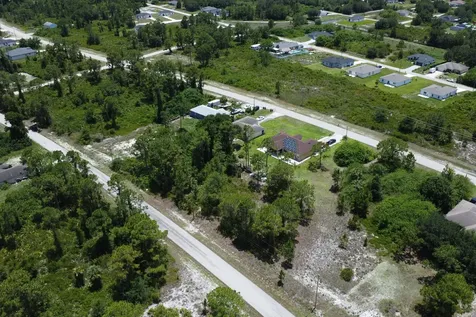 518 Cottonwood Avenue S Lehigh Acres FL 33974