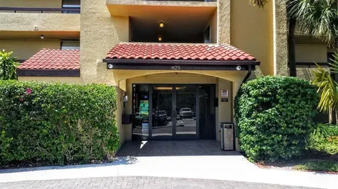 825 Egret Circle Delray Beach FL 33444
