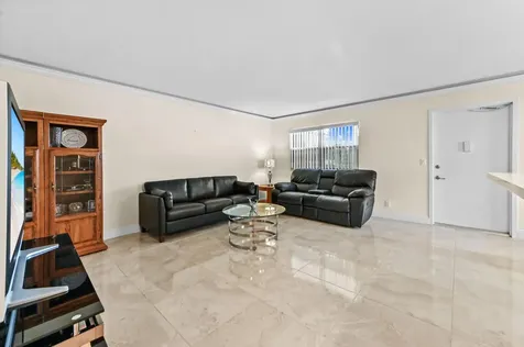 205 Flanders E Delray Beach FL 33484