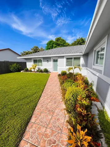 7434 Thatcher Avenue Lake Worth FL 33462