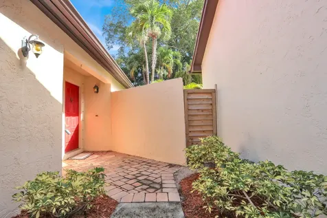 13 Ironwood Way N Palm Beach Gardens FL 33418