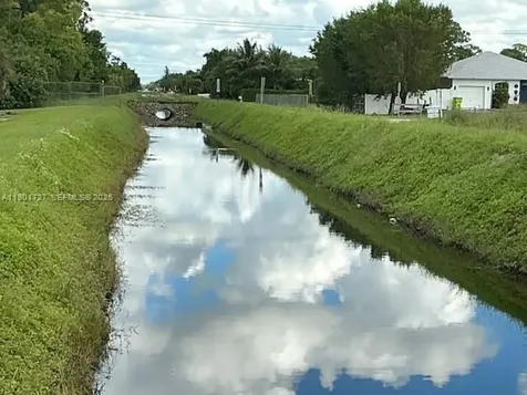 1535 B Road Loxahatchee Groves FL 33470