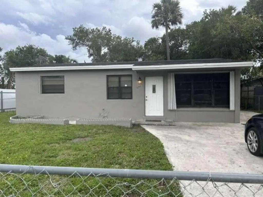 3370 NW 8th Place Lauderhill FL 33311