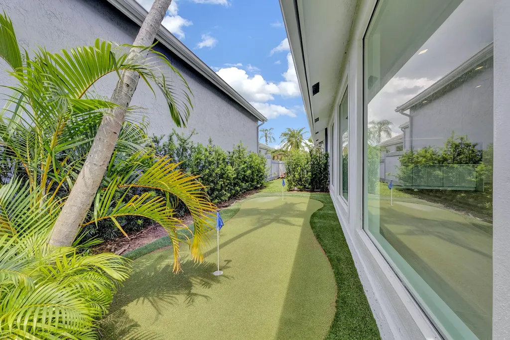 13878 Palm Grove Place Palm Beach Gardens FL 33418