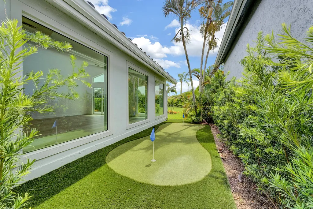 13878 Palm Grove Place Palm Beach Gardens FL 33418