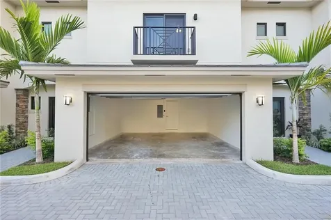 1036 NE 33rd Street Oakland Park FL 33334