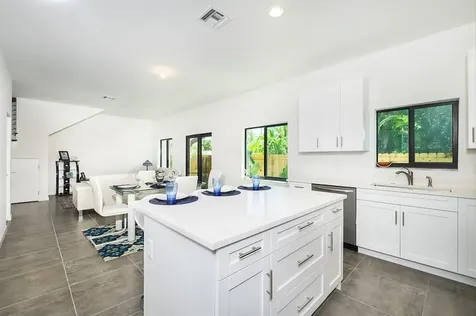 1036 NE 33rd Street Oakland Park FL 33334