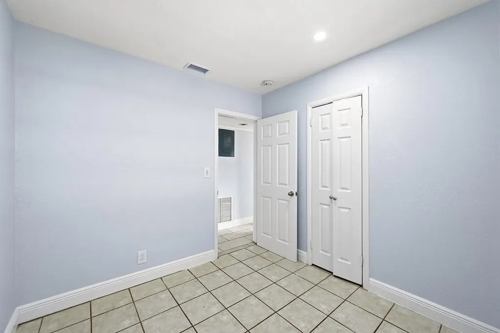 4401 NW 33rd Street Lauderdale Lakes FL 33319